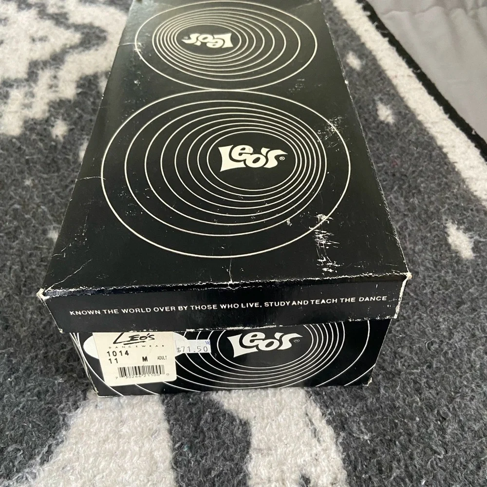 Leo’s smooth black